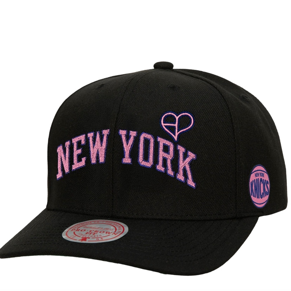 BLACKPINK X MITCHELL & NESS MITCHELL & NESS 
NY KNICKS SNAPBACK NWT